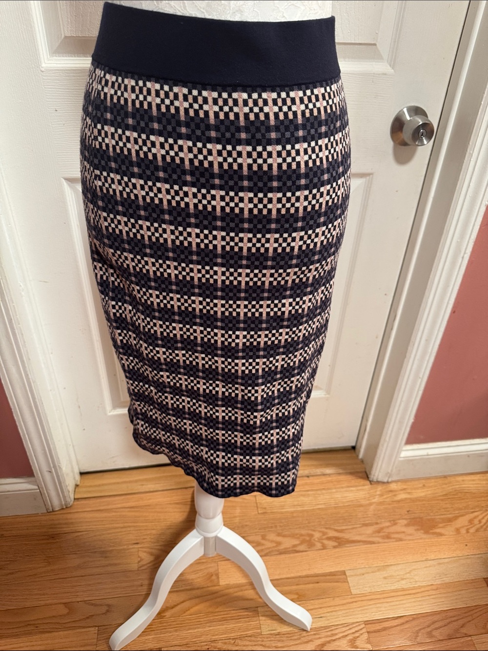Ann Taylor Navy and Cream Check Knit Pencil Skirt